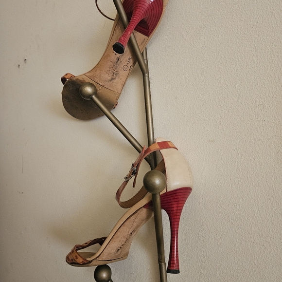 Manolo Blahnik Tan and Red Ankle Strap Sandals, Size 41 - Picture 4 of 6